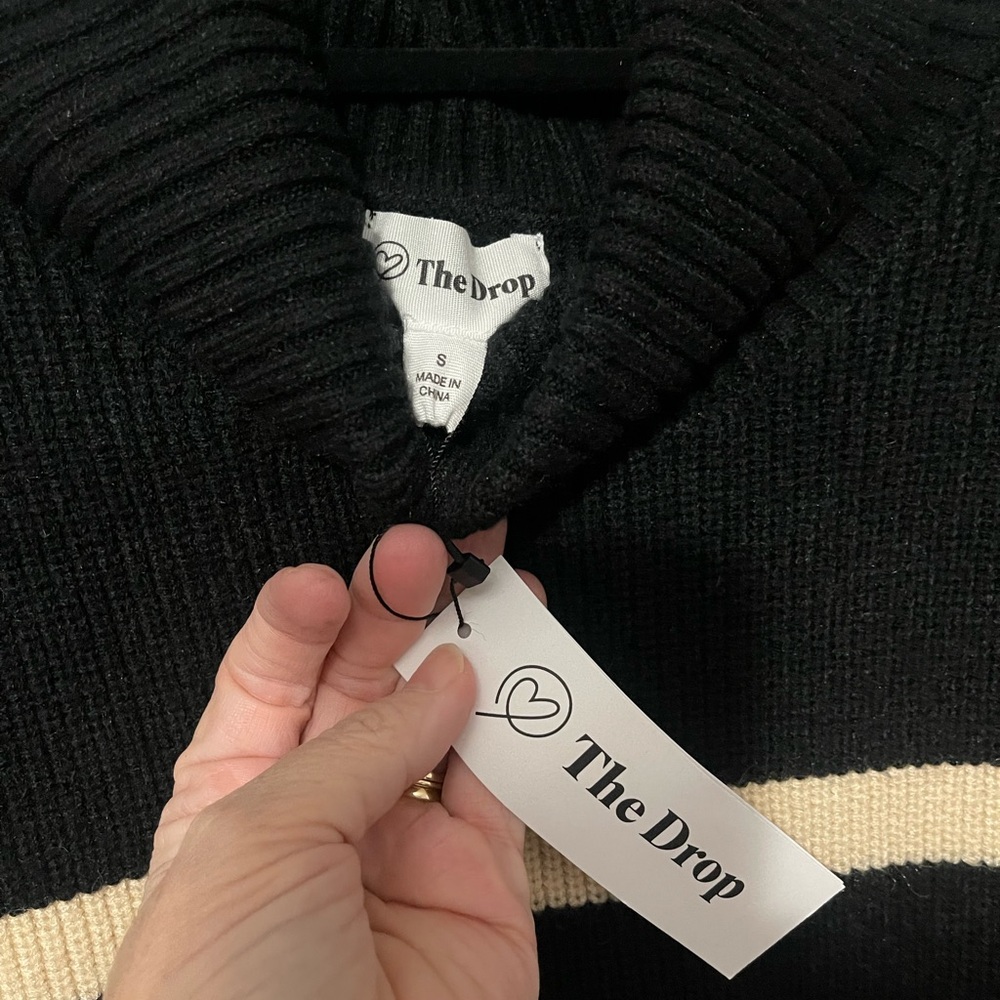 💕Stylish Black and Cream Striped Turtleneck Sweater 229 - Picture 5 of 5